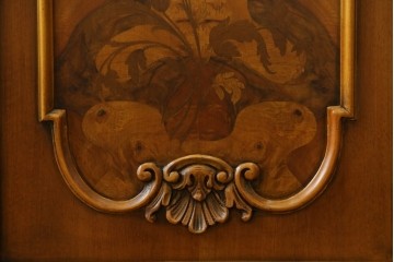 中古　イタリア製　美品　美しい彫刻装飾とマーケットリーが施された特大サイズ(幅2.5メートル)のサイドボード　定価約175万円　(R-086312)