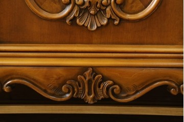 中古　イタリア製　美品　美しい彫刻装飾とマーケットリーが施された特大サイズ(幅2.5メートル)のサイドボード　定価約175万円　(R-086312)