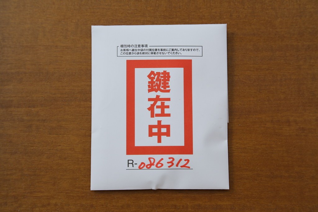 中古　イタリア製　美品　美しい彫刻装飾とマーケットリーが施された特大サイズ(幅2.5メートル)のサイドボード　定価約175万円　(R-086312)