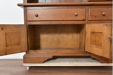 中古　美品　希少な廃番品　ACTUS(アクタス)取り扱い　バレンシアシリーズ　花柄タイルが愛らしいパイン材カップボード　(R-086313)