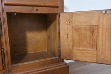 中古　美品　希少な廃番品　ACTUS(アクタス)取り扱い　バレンシアシリーズ　花柄タイルが愛らしいパイン材カップボード　(R-086313)