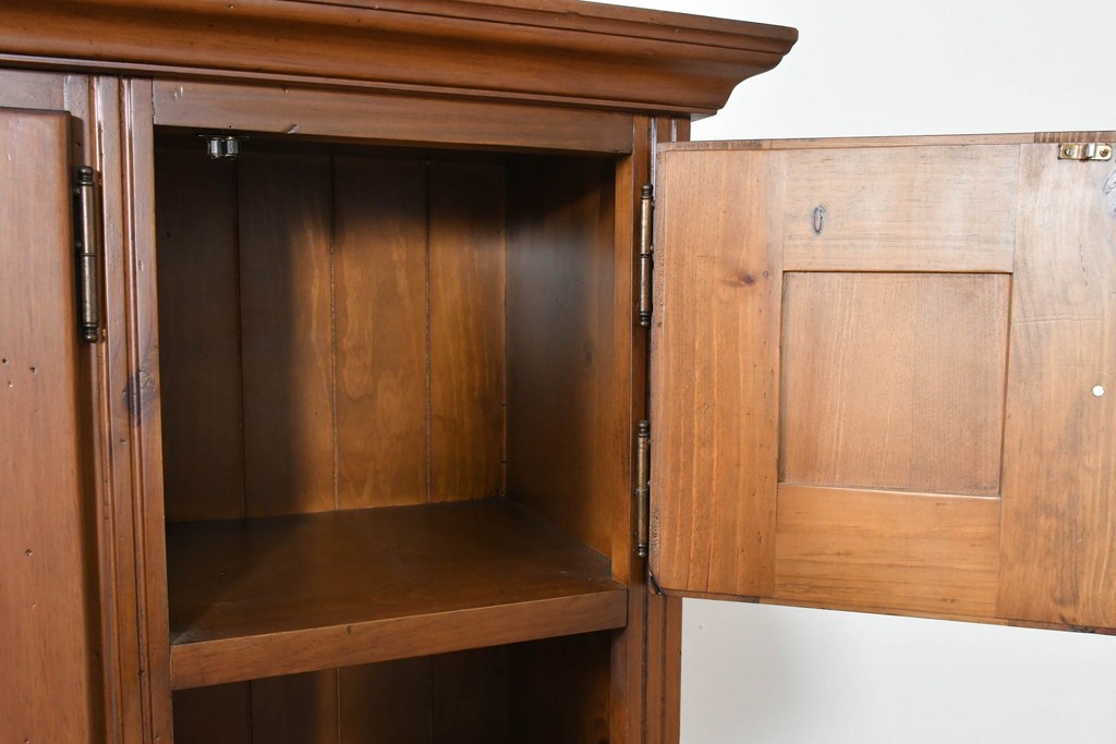 中古　美品　希少な廃番品　ACTUS(アクタス)取り扱い　バレンシアシリーズ　花柄タイルが愛らしいパイン材カップボード　(R-086313)