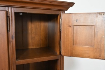 中古　美品　希少な廃番品　ACTUS(アクタス)取り扱い　バレンシアシリーズ　花柄タイルが愛らしいパイン材カップボード　(R-086313)