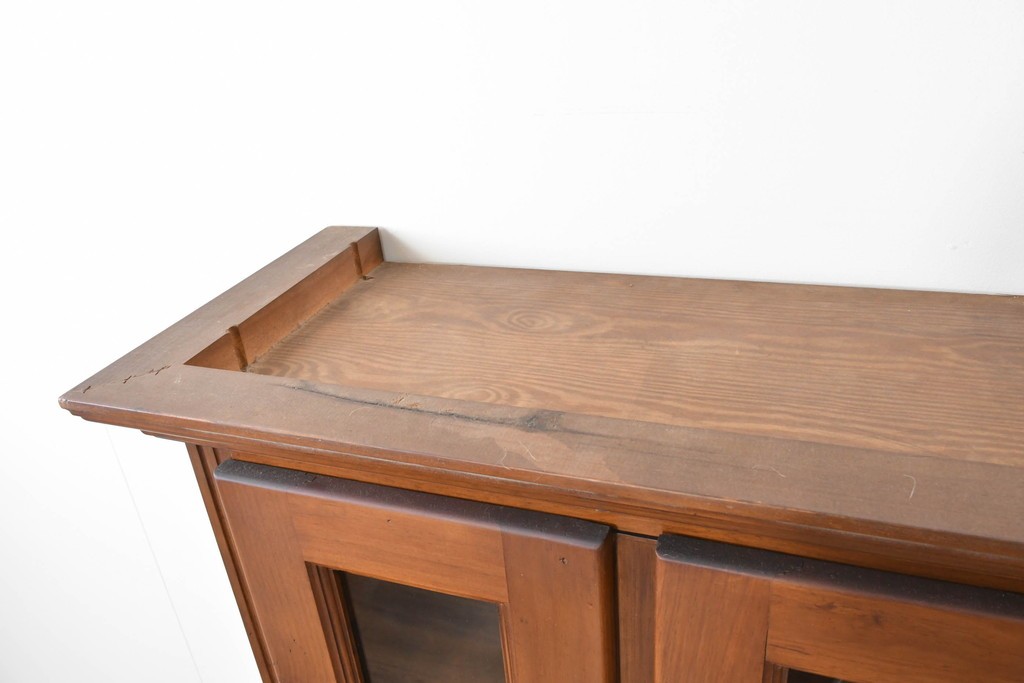 中古　美品　希少な廃番品　ACTUS(アクタス)取り扱い　バレンシアシリーズ　花柄タイルが愛らしいパイン材カップボード　(R-086313)