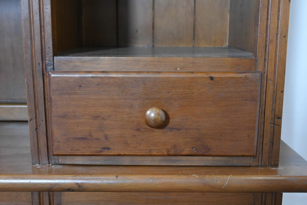 中古　美品　希少な廃番品　ACTUS(アクタス)取り扱い　バレンシアシリーズ　花柄タイルが愛らしいパイン材カップボード　(R-086313)