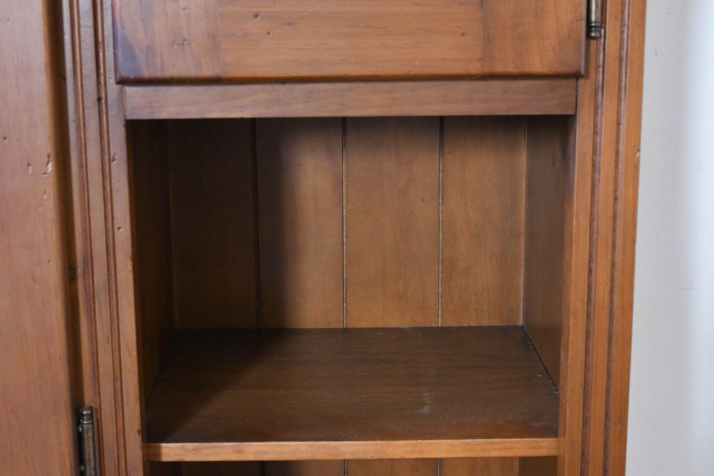 中古　美品　希少な廃番品　ACTUS(アクタス)取り扱い　バレンシアシリーズ　花柄タイルが愛らしいパイン材カップボード　(R-086313)