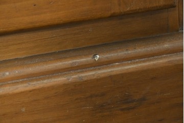 中古　美品　希少な廃番品　ACTUS(アクタス)取り扱い　バレンシアシリーズ　花柄タイルが愛らしいパイン材カップボード　(R-086313)