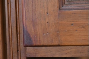 中古　美品　希少な廃番品　ACTUS(アクタス)取り扱い　バレンシアシリーズ　花柄タイルが愛らしいパイン材カップボード　(R-086313)