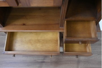 中古　美品　希少な廃番品　ACTUS(アクタス)取り扱い　バレンシアシリーズ　花柄タイルが愛らしいパイン材カップボード　(R-086313)