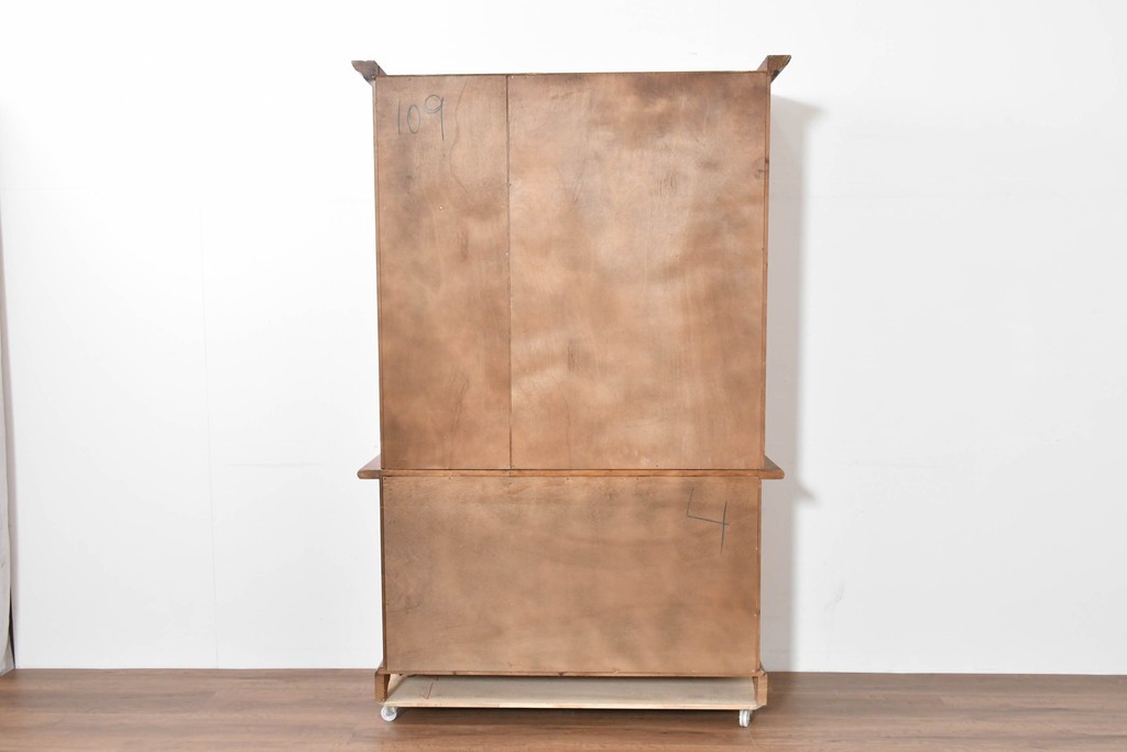 中古　美品　希少な廃番品　ACTUS(アクタス)取り扱い　バレンシアシリーズ　花柄タイルが愛らしいパイン材カップボード　(R-086313)