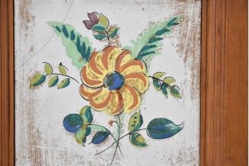 中古　美品　希少な廃番品　ACTUS(アクタス)取り扱い　バレンシアシリーズ　花柄タイルが愛らしいパイン材カップボード　(R-086313)