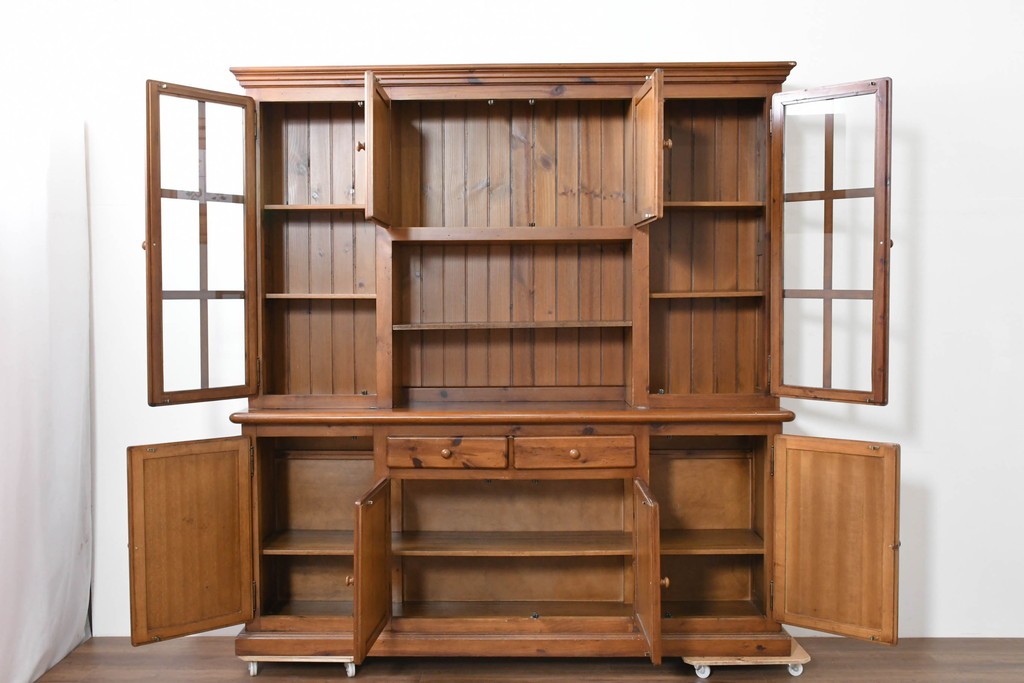 中古　美品　希少な廃番品　ACTUS(アクタス)取り扱い　バレンシアシリーズ　パイン材　花柄タイルが可愛らしい大型のカップボード(R-086314)