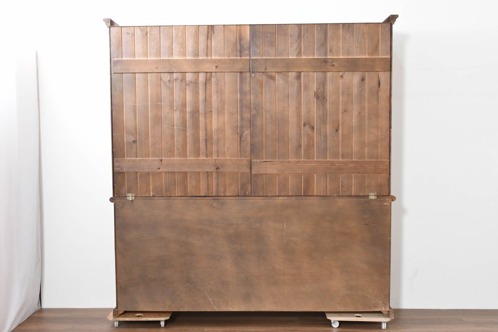 中古　美品　希少な廃番品　ACTUS(アクタス)取り扱い　バレンシアシリーズ　パイン材　花柄タイルが可愛らしい大型のカップボード(R-086314)