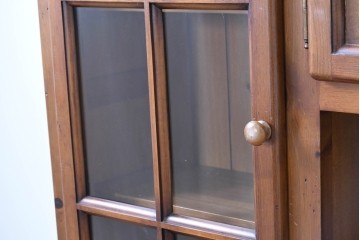 中古　美品　希少な廃番品　ACTUS(アクタス)取り扱い　バレンシアシリーズ　パイン材　花柄タイルが可愛らしい大型のカップボード(R-086314)