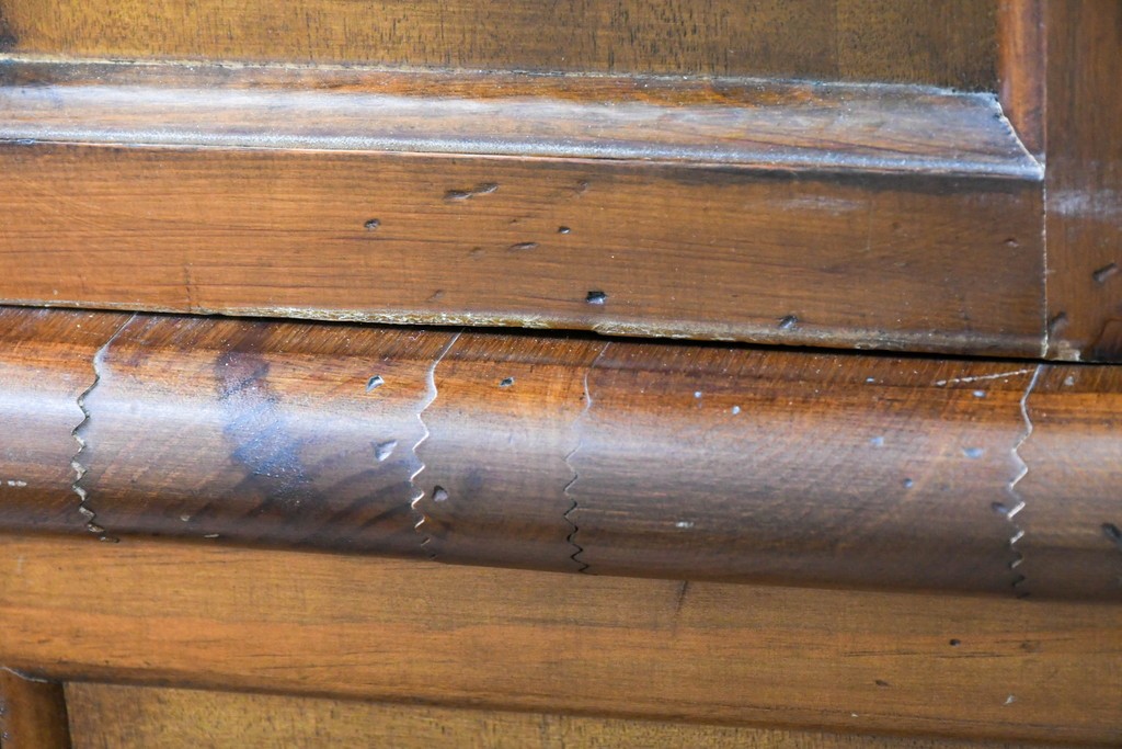 中古　美品　希少な廃番品　ACTUS(アクタス)取り扱い　バレンシアシリーズ　パイン材　花柄タイルが可愛らしい大型のカップボード(R-086314)