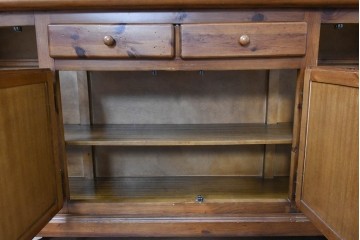 中古　美品　希少な廃番品　ACTUS(アクタス)取り扱い　バレンシアシリーズ　パイン材　花柄タイルが可愛らしい大型のカップボード(R-086314)