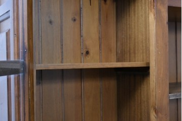 中古　美品　希少な廃番品　ACTUS(アクタス)取り扱い　バレンシアシリーズ　パイン材　花柄タイルが可愛らしい大型のカップボード(R-086314)