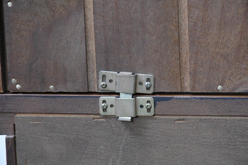 中古　美品　希少な廃番品　ACTUS(アクタス)取り扱い　バレンシアシリーズ　パイン材　花柄タイルが可愛らしい大型のカップボード(R-086314)