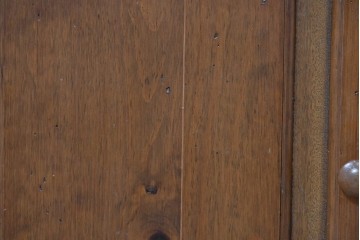 中古　美品　希少な廃番品　ACTUS(アクタス)取り扱い　バレンシアシリーズ　パイン材　花柄タイルが可愛らしい大型のカップボード(R-086314)