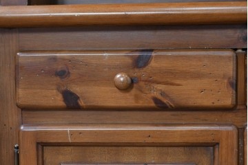 中古　美品　希少な廃番品　ACTUS(アクタス)取り扱い　バレンシアシリーズ　パイン材　花柄タイルが可愛らしい大型のカップボード(R-086314)