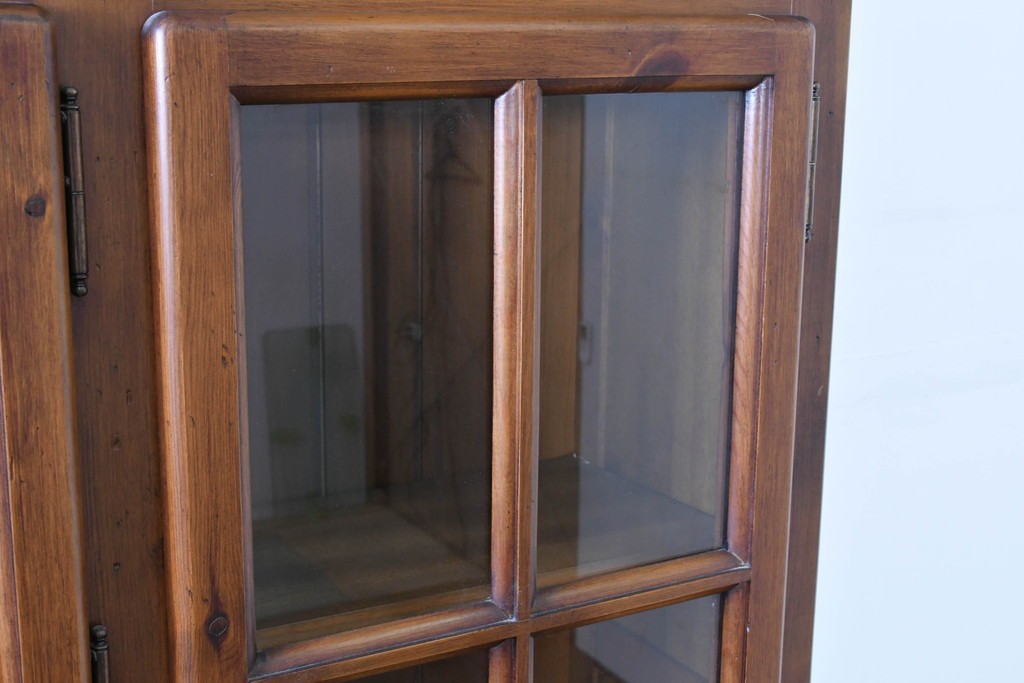 中古　美品　希少な廃番品　ACTUS(アクタス)取り扱い　バレンシアシリーズ　パイン材　花柄タイルが可愛らしい大型のカップボード(R-086314)