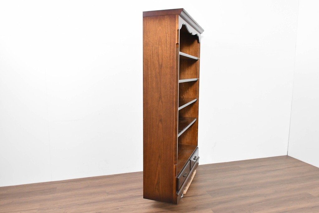 中古　美品　カリモク家具(karimoku)　コロニアルシリーズ　クラシカルな意匠の本棚　定価約18万円　(R-086135)
