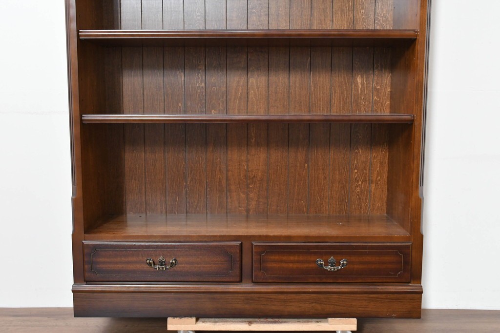 中古　美品　カリモク家具(karimoku)　コロニアルシリーズ　クラシカルな意匠の本棚　定価約18万円　(R-086135)