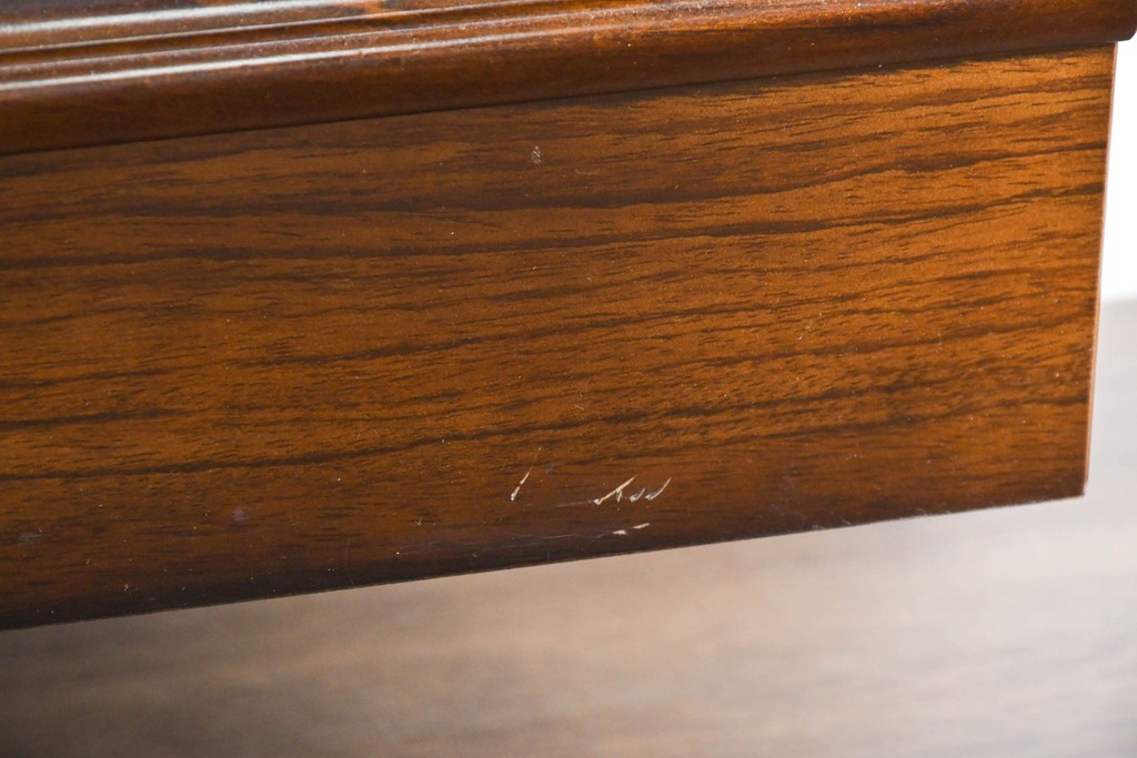 中古　美品　カリモク家具(karimoku)　コロニアルシリーズ　クラシカルな意匠の本棚　定価約18万円　(R-086135)