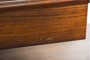 中古　美品　カリモク家具(karimoku)　コロニアルシリーズ　クラシカルな意匠の本棚　定価約18万円　(R-086135)