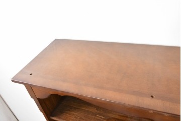 中古　美品　カリモク家具(karimoku)　コロニアルシリーズ　クラシカルな意匠の本棚　定価約18万円　(R-086135)