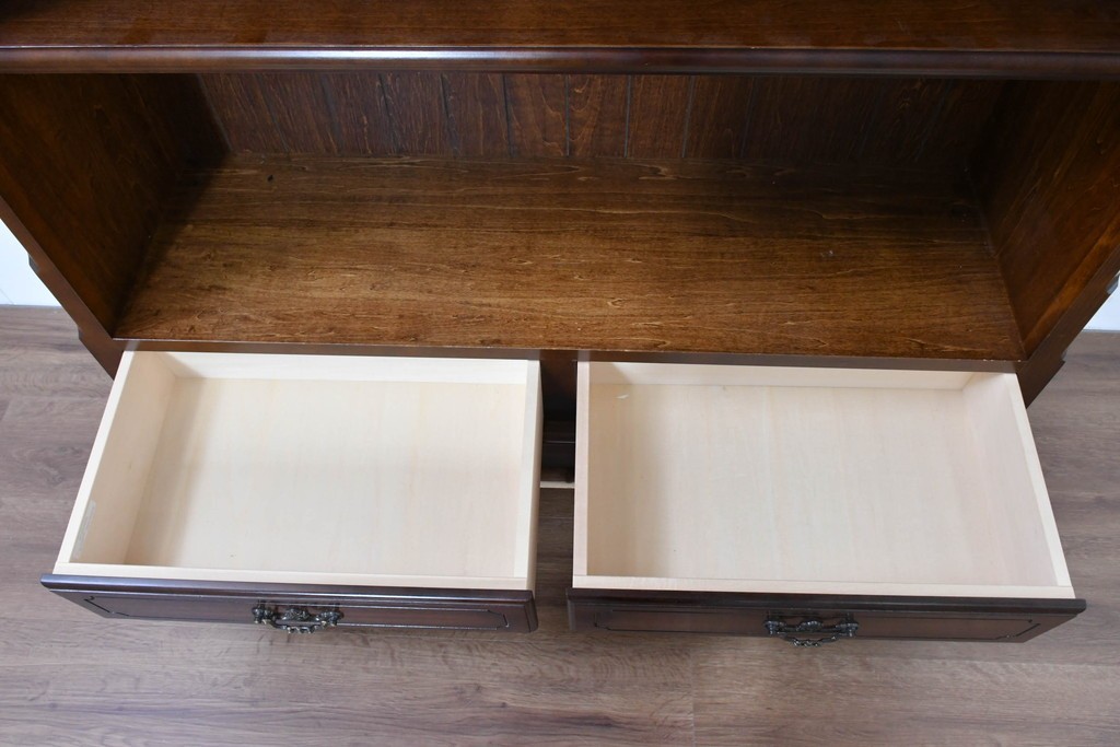 中古　美品　カリモク家具(karimoku)　コロニアルシリーズ　クラシカルな意匠の本棚　定価約18万円　(R-086135)