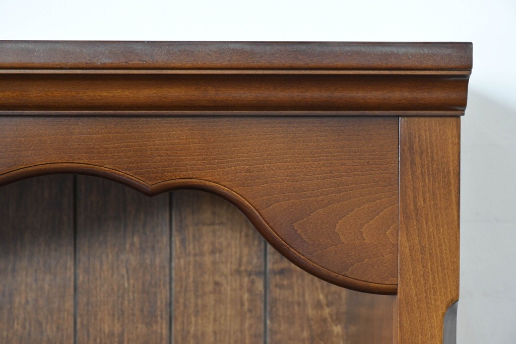 中古　美品　カリモク家具(karimoku)　コロニアルシリーズ　クラシカルな意匠の本棚　定価約18万円　(R-086135)