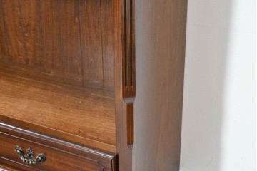 中古　美品　カリモク家具(karimoku)　コロニアルシリーズ　クラシカルな意匠の本棚　定価約18万円　(R-086135)