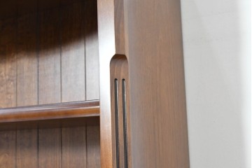 中古　美品　カリモク家具(karimoku)　コロニアルシリーズ　クラシカルな意匠の本棚　定価約18万円　(R-086135)