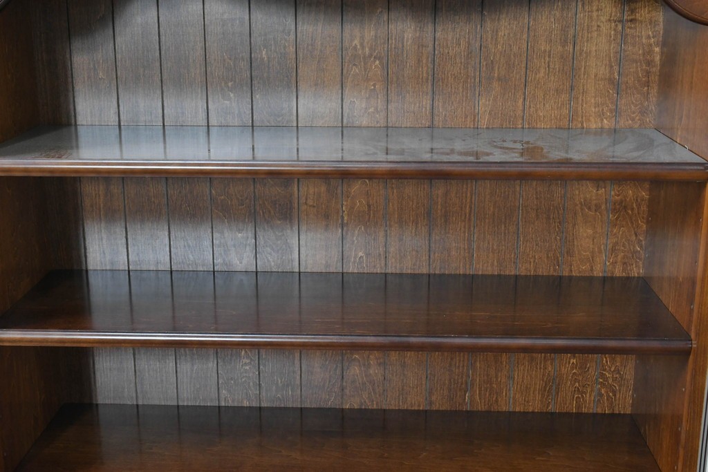 中古　美品　カリモク家具(karimoku)　コロニアルシリーズ　クラシカルな意匠の本棚　定価約18万円　(R-086135)