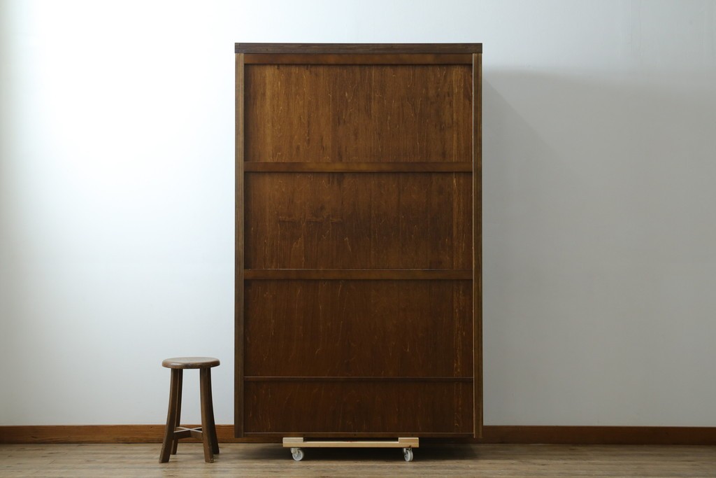 中古　美品　カリモク家具(karimoku)　コロニアルシリーズ　クラシカルな意匠の本棚　定価約18万円　(R-086315)