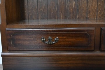 中古　美品　カリモク家具(karimoku)　コロニアルシリーズ　クラシカルな意匠の本棚　定価約18万円　(R-086136)