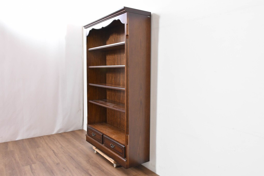 中古　美品　カリモク家具(karimoku)　コロニアルシリーズ　クラシカルな意匠の本棚　定価約18万円　(R-086136)