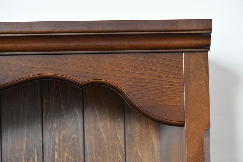 中古　美品　カリモク家具(karimoku)　コロニアルシリーズ　クラシカルな意匠の本棚　定価約18万円　(R-086136)