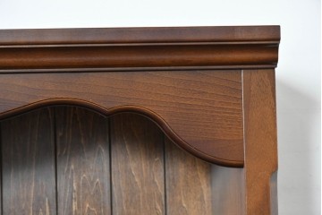 中古　美品　カリモク家具(karimoku)　コロニアルシリーズ　クラシカルな意匠の本棚　定価約18万円　(R-086136)