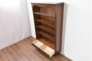 中古　美品　カリモク家具(karimoku)　コロニアルシリーズ　クラシカルな意匠の本棚　定価約18万円　(R-086136)