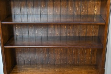 中古　美品　カリモク家具(karimoku)　コロニアルシリーズ　クラシカルな意匠の本棚　定価約18万円　(R-086136)