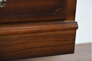 中古　美品　カリモク家具(karimoku)　コロニアルシリーズ　クラシカルな意匠の本棚　定価約18万円　(R-086136)