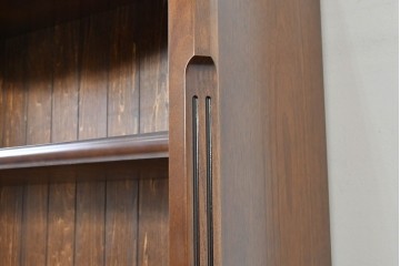 中古　美品　カリモク家具(karimoku)　コロニアルシリーズ　クラシカルな意匠の本棚　定価約18万円　(R-086136)