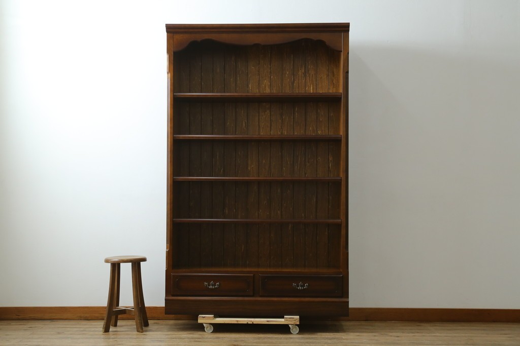 中古　美品　カリモク家具(karimoku)　コロニアルシリーズ　クラシカルな意匠の本棚　定価約18万円　(R-086316)