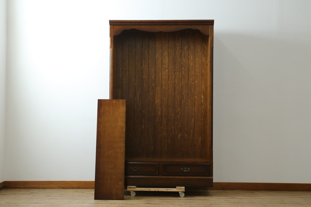 中古　美品　カリモク家具(karimoku)　コロニアルシリーズ　クラシカルな意匠の本棚　定価約18万円　(R-086316)