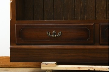 中古　美品　カリモク家具(karimoku)　コロニアルシリーズ　クラシカルな意匠の本棚　定価約18万円　(R-086316)