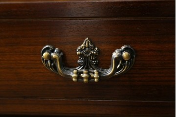 中古　美品　カリモク家具(karimoku)　コロニアルシリーズ　クラシカルな意匠の本棚　定価約18万円　(R-086316)