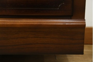 中古　美品　カリモク家具(karimoku)　コロニアルシリーズ　クラシカルな意匠の本棚　定価約18万円　(R-086316)