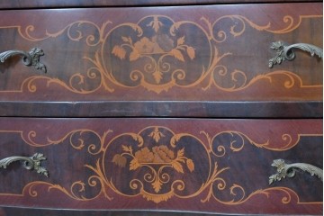 中古　六本木アピス(APIS)取り扱い　イタリア最高級家具　MARCONI ARTE(マルコーニ アルテ)　象嵌装飾が芸術品のような存在感を放つチェスト　定価約46万円　(R-086317)